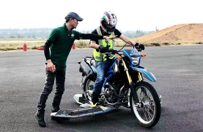 乐骑公园,摩托车培训,摩托教练员,安路,苏华龙,skidbike,侧滑模拟架